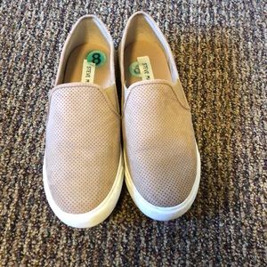 Steve Madden slip ons